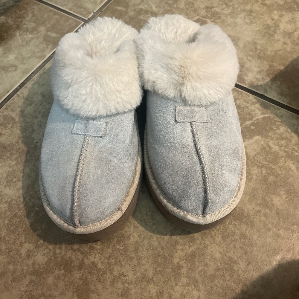 Slippers - Picture 3 of 3